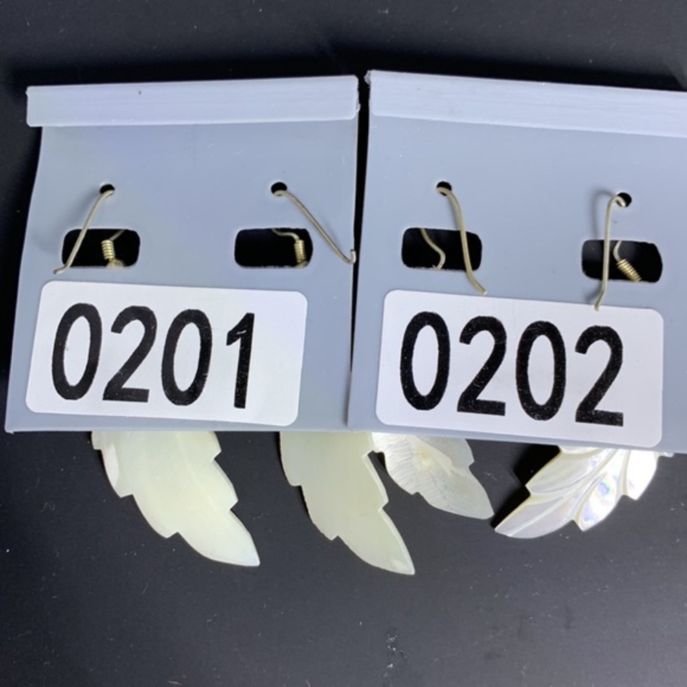 Mother of Pearl Dangle Earrings New Old Stock - Picture 14 of 17